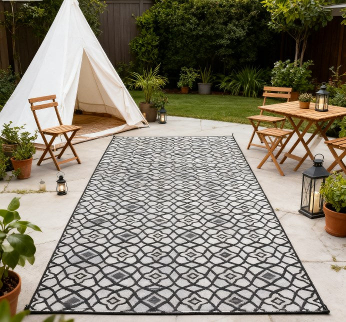 Geometric Reversible Outdoor Rug