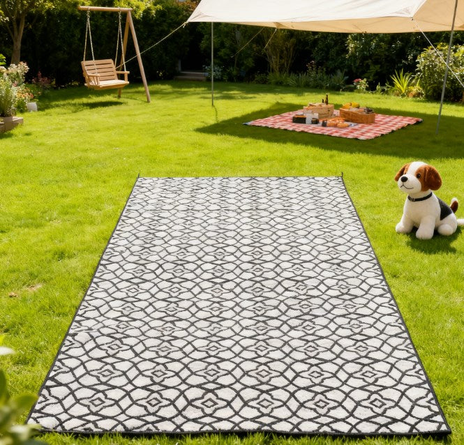Geometric Reversible Outdoor Rug